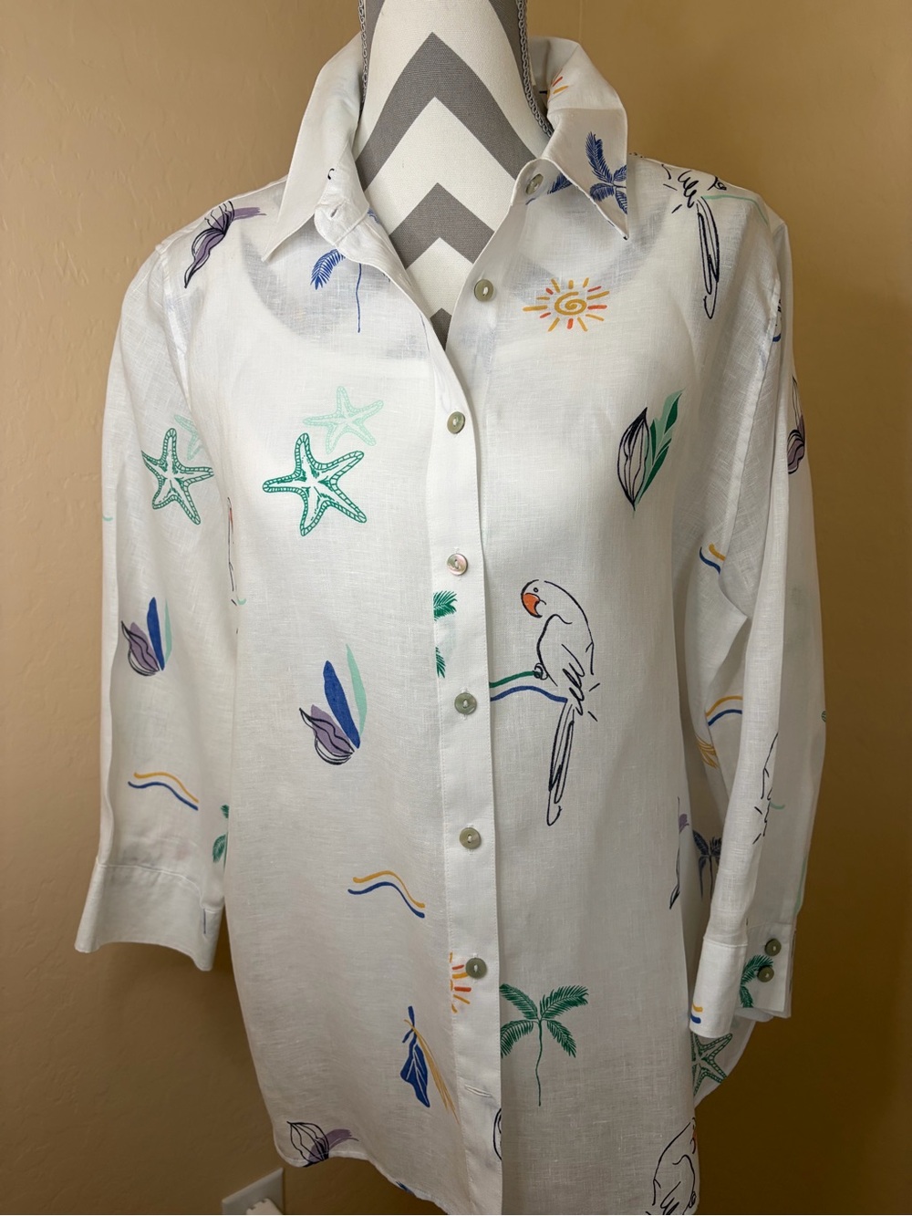 Chico’s White Tropical Print Button-Up Shirt